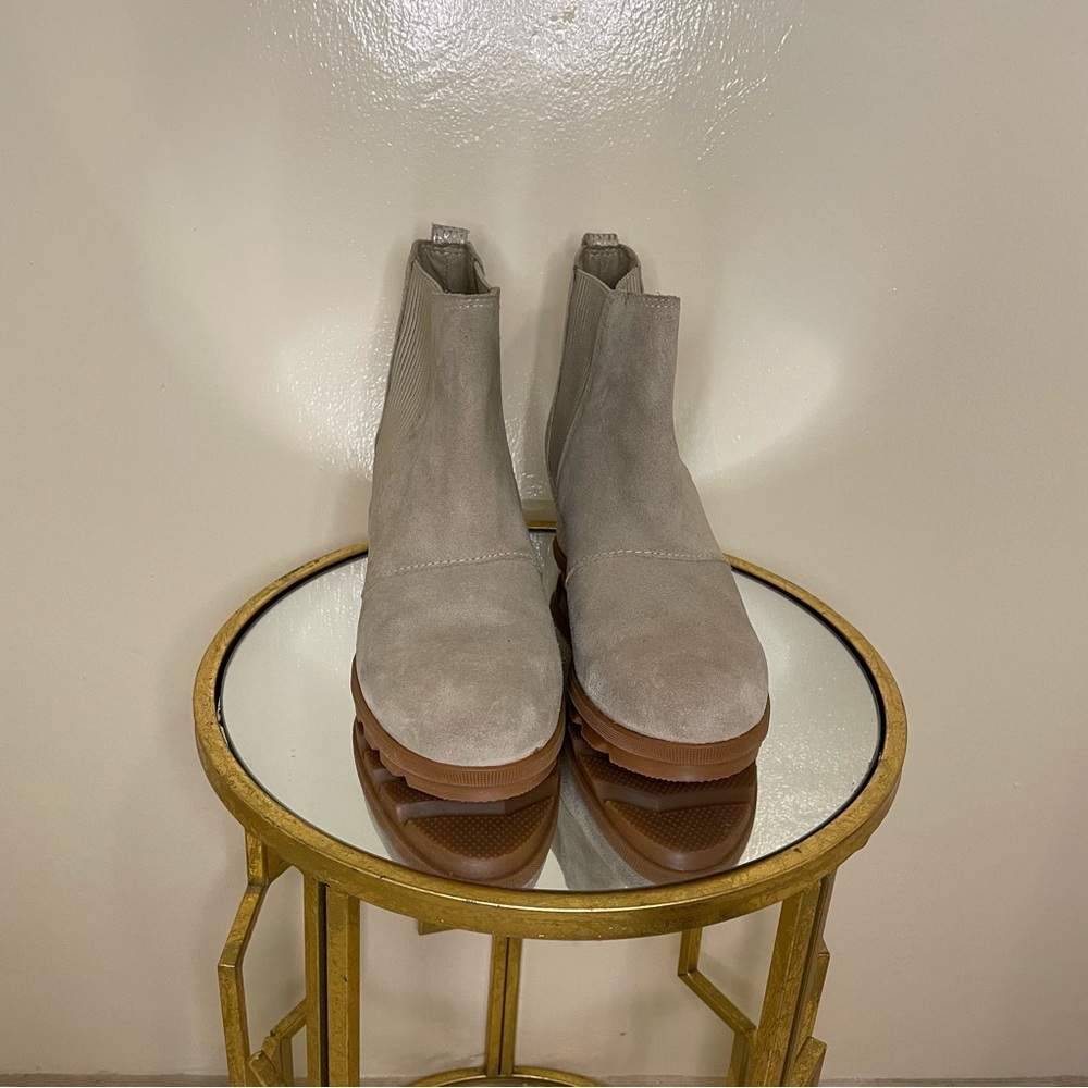 Sorel Joan of Arctic III Boots tan with Gold heel detail, Wedges